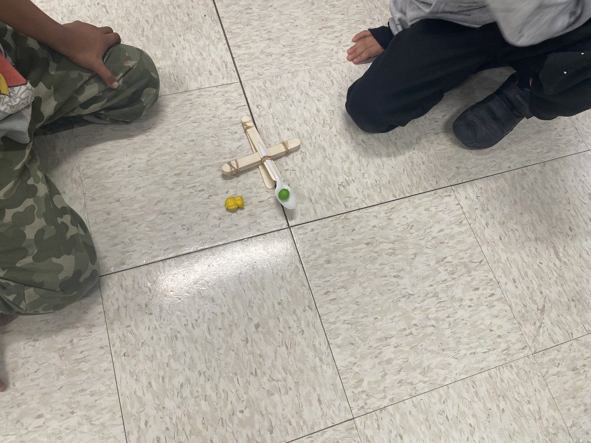 sdmurphy617's tweet photo. Science fun! We built catapults to show force and motion. @Scurlockbears @PrincipalD17 https://t.co/THY6xIUmtr