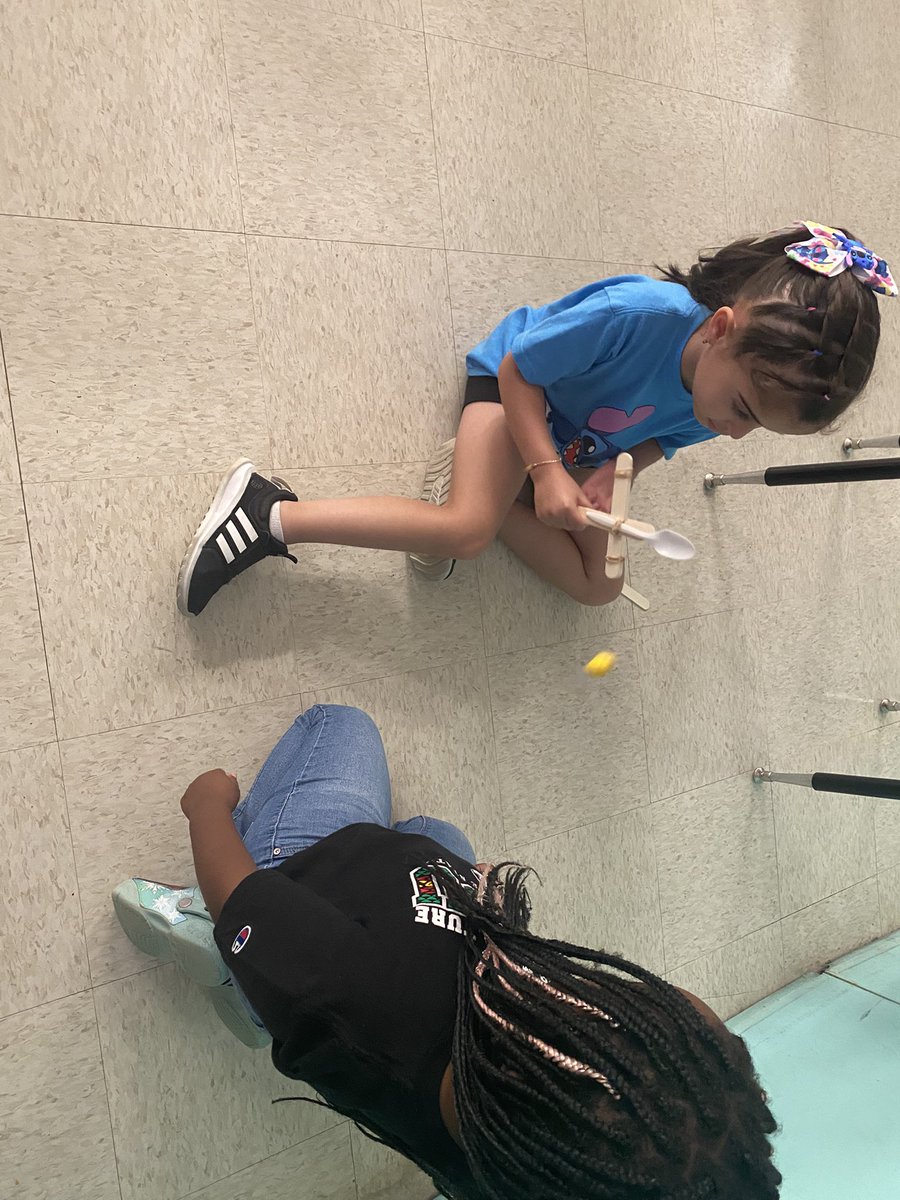 sdmurphy617's tweet photo. Science fun! We built catapults to show force and motion. @Scurlockbears @PrincipalD17 https://t.co/THY6xIUmtr