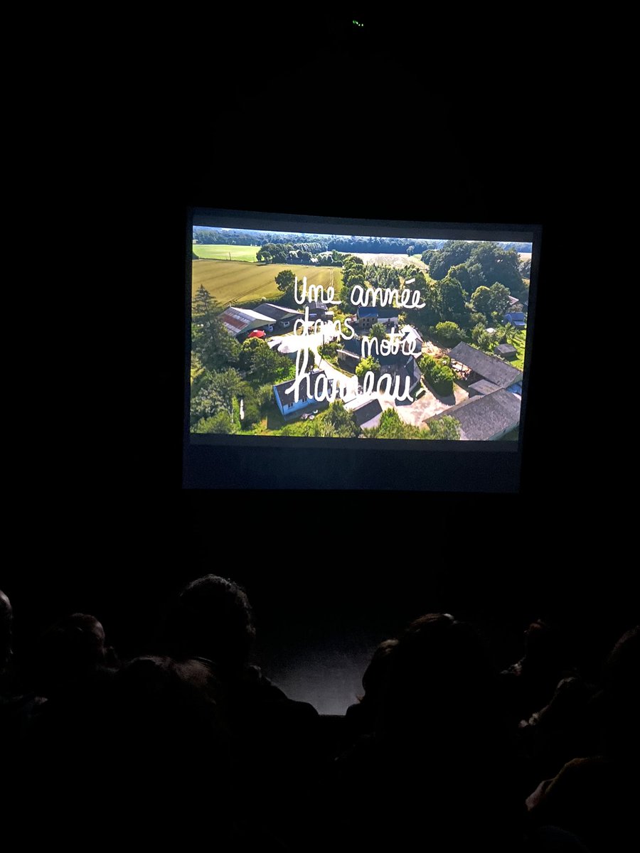 Avant-première ce soir du doc de 52min sur l’habitat partagé « Une année dans notre hameau » réalisé par Natacha Astor. Diffusion le dimanche 20 octobre sur 📺 <a href="/TVR35/">TVR La chaîne</a> 
Bravo  Nat’ 👏🏻 #illeetvilaine #reportage #hameau #habitatpartagé