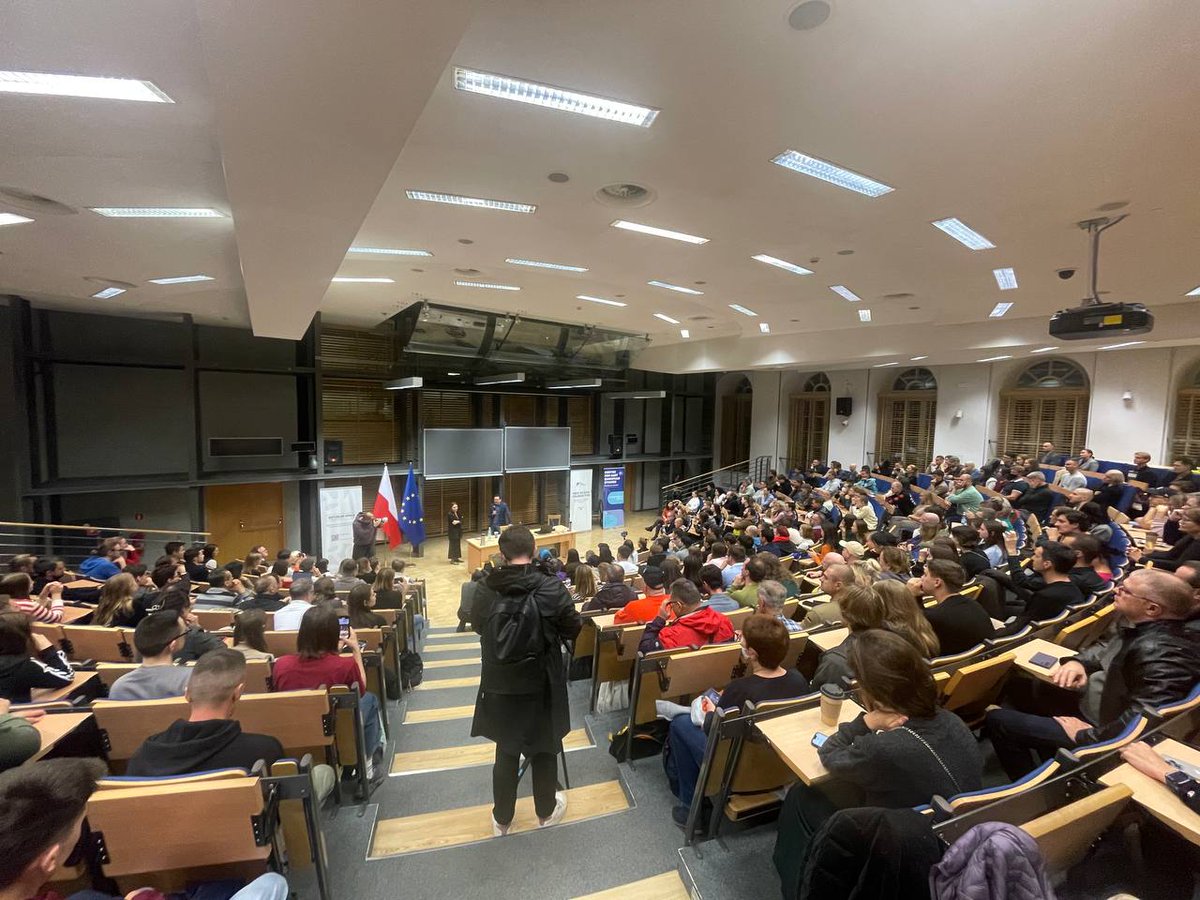 4freerussia_org's tweet photo. @IlyaYashin draws audiences everywhere he goes! It's Warsaw, the Polish capital, this time.
#FreeRussiaFoundation #Reforum #RussianExiles https://t.co/mP6lAKmqu4