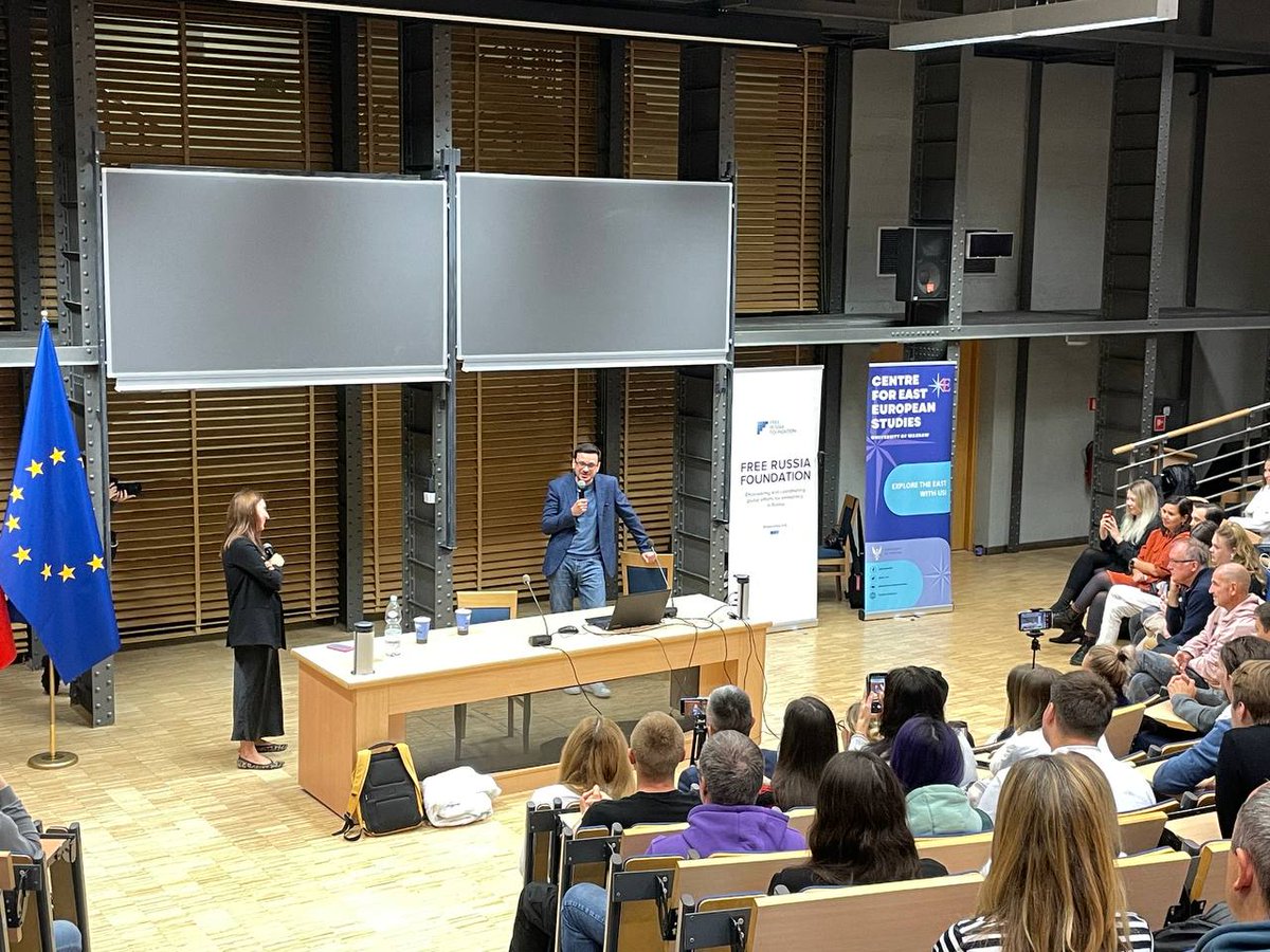 4freerussia_org's tweet photo. @IlyaYashin draws audiences everywhere he goes! It's Warsaw, the Polish capital, this time.
#FreeRussiaFoundation #Reforum #RussianExiles https://t.co/mP6lAKmqu4