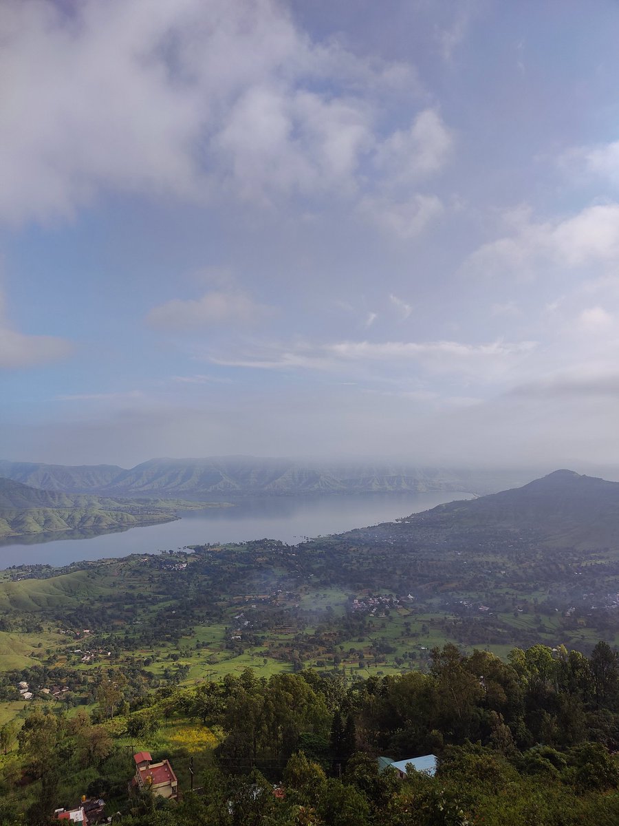 UdayxDesign's tweet photo. 40 days in Panchgani,  Maharashtra ✨⛰️
Magical moments and productive workdays. Living the hill station dream while crushing it at the office.

#panchgani #Maharastra https://t.co/HgwXGdWPSn