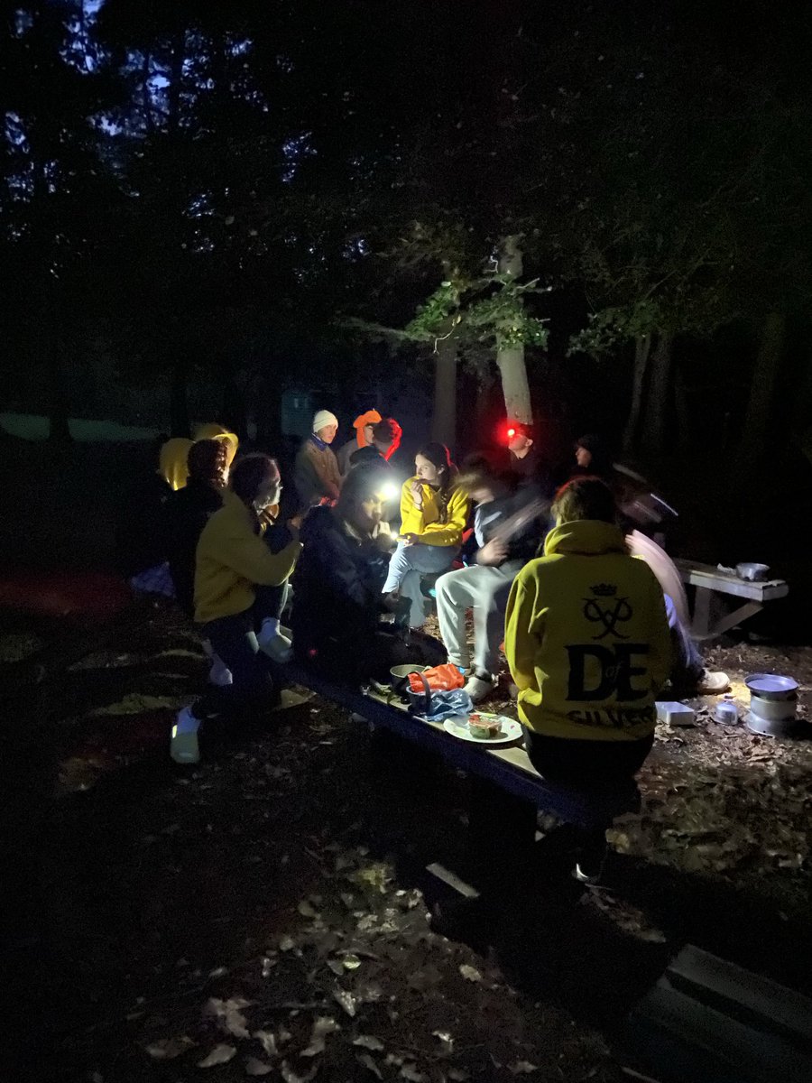 Rod_trips's tweet image. All in, tents up and cooking!!