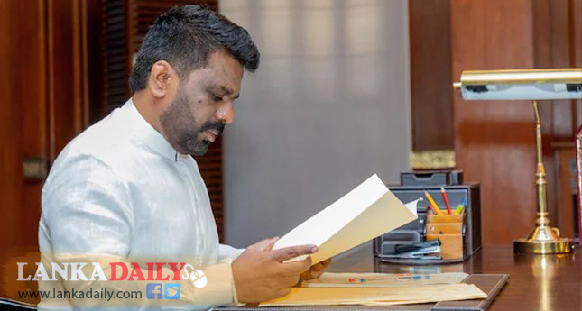 LankaDaily's tweet photo. 🔵නිදහසෙන් පසුව රාජ්‍ය පාලනයේ පහසුම අවස්ථාව ලැබුණේ අනුරට  
https://t.co/4MU4sbirm8 
#srilanka #lankadaily #presidentanura #NPP https://t.co/TUyYRoQWFZ