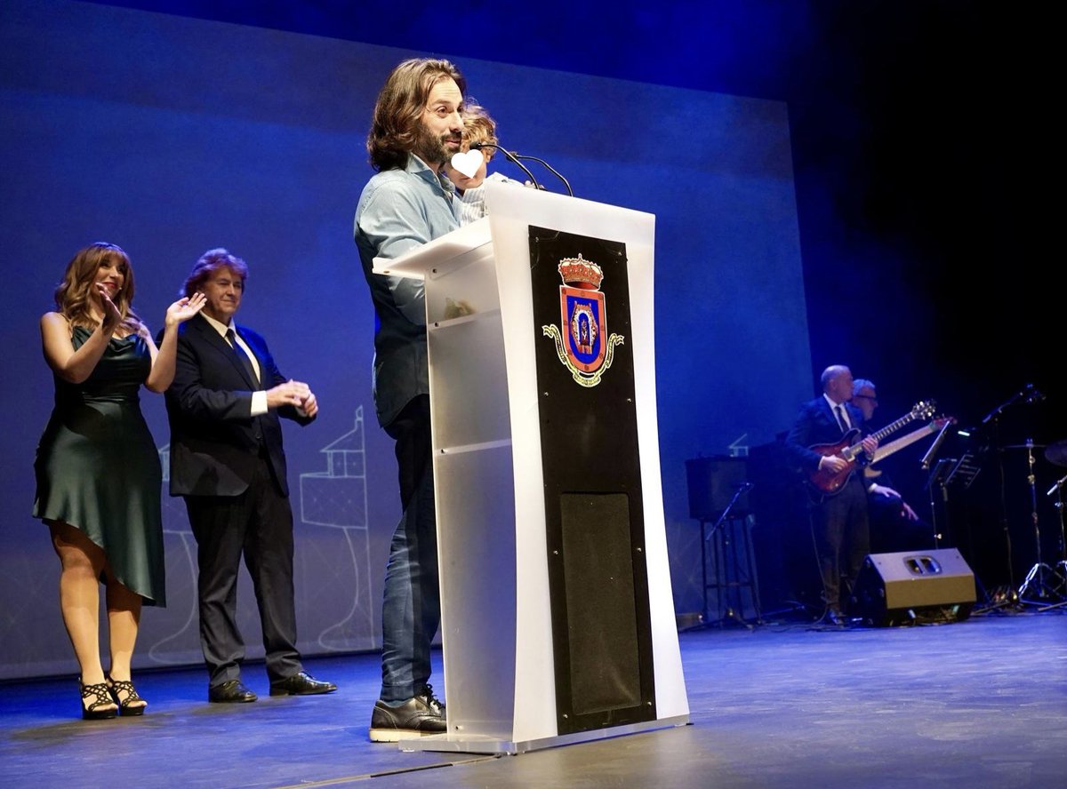 Feliz de recibir el Premio al Mejor Cortometraje en el <a href="/fecicam_oficial/">Festival de Cine Español Emergente</a> para EVANESCENTE. Y lo hago junto a mi hijo Enzo, protagonista del corto. La alegría es doble y enorme. GRACIAS #FECICAM15