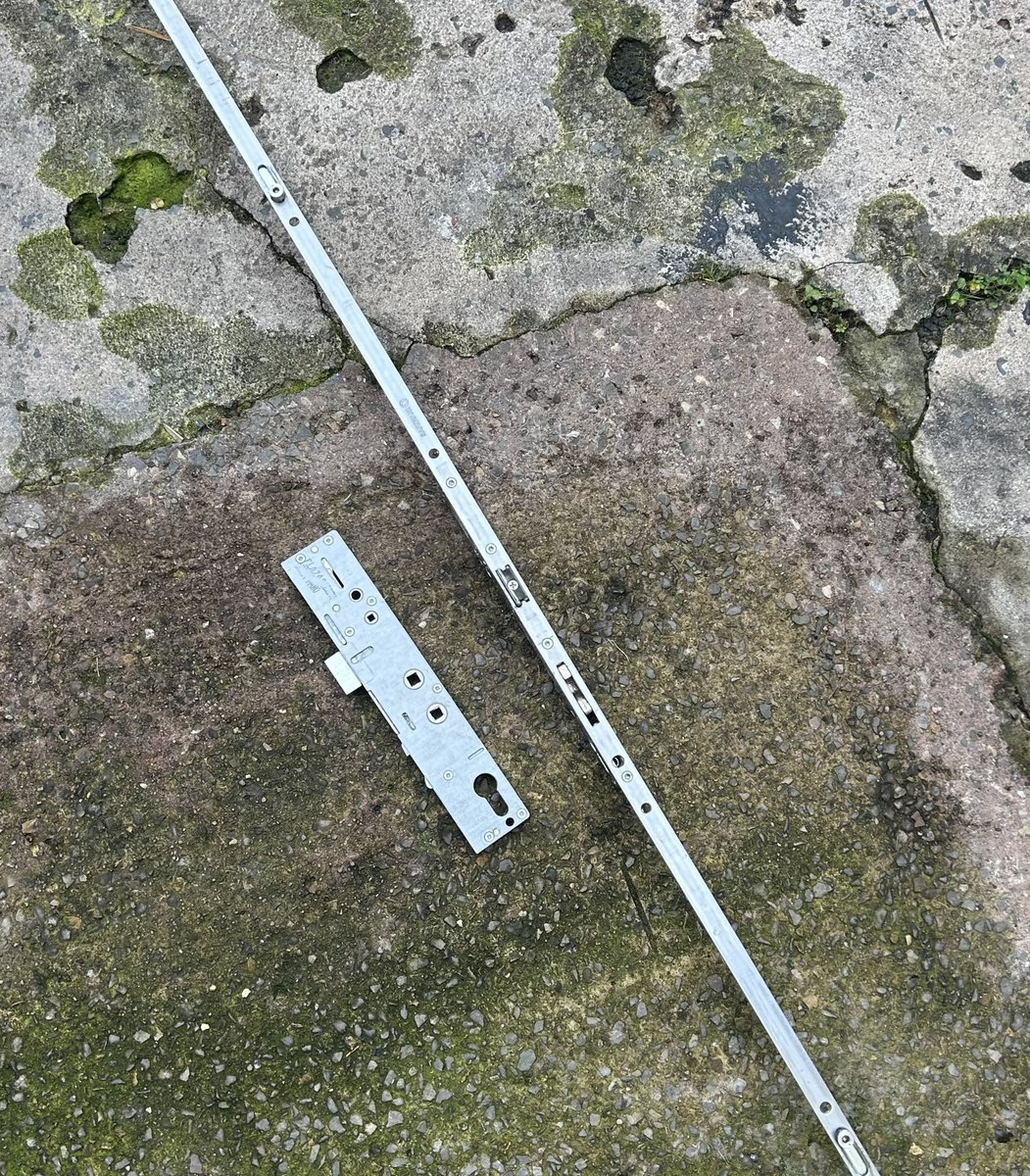 pickalock's tweet photo. New gearbox replaced on uPVC door
#uPVCdoors #localbusiness #carmarthen #carmarthenshire #house #property #locksmithlife https://t.co/C0cvdcNmW5