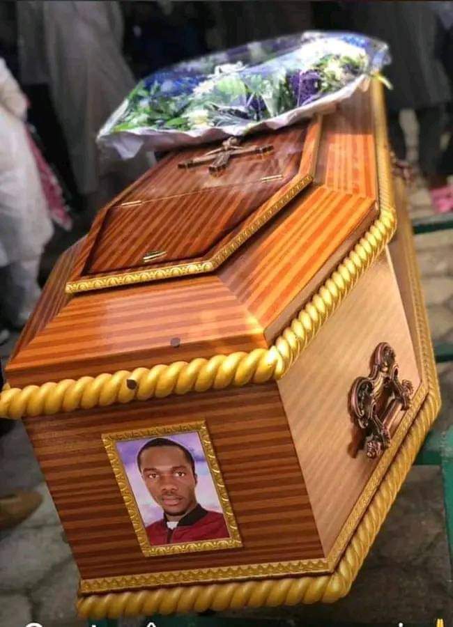 <a href="/YoroDIA18/">Dr Yoro DIA</a> Yoro Dia vous seriez plus crèdible si vous n'aviez pas soutenu <a href="/Macky_Sall/">Macky Sall</a>  dans ses dèrives autoritaires qui ont tant endeuillè le pays. Il est trop tót pour oublier cette pèriode sombre de l'histoire du Sènègal qui a pris fin il y a 6 mois. RIP Prosper Clèdor Senghor.