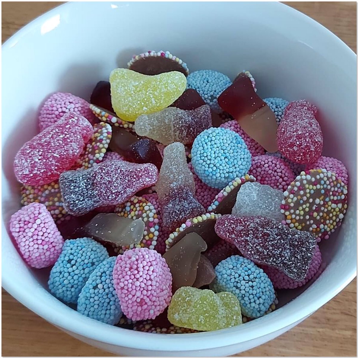 LeedSTUnited's tweet image. Every time we’ve visited #WestwardHo #Devon, we have always bought sweets from the same shop. Some of the sweets sure bring back some happy memories 🩷💙 (3/3)  #KeepItRetro