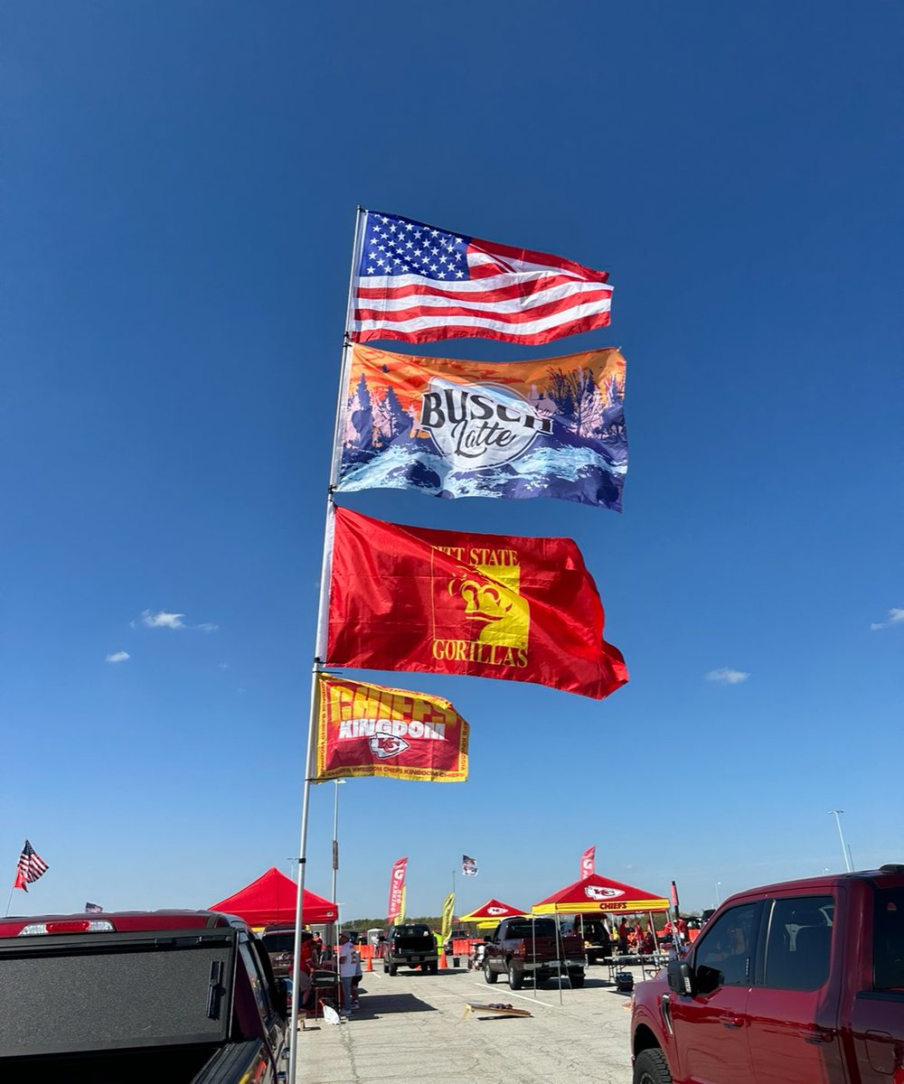 erinhorgan97's tweet photo. @newheightshow G27!!!!! Find these flags and we will show you the way to tailgate like a pro 🫡 jell-o shots and beer on deck for you (we won’t tell ESPN) @JasonKelce https://t.co/qwjNSXq0D3
