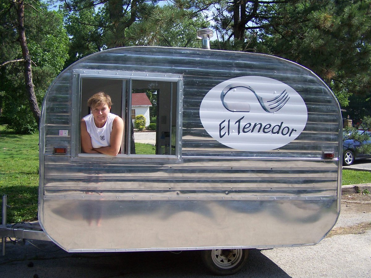 Aramark's tweet image. This #HispanicHeritageMonth, we’re excited to celebrate the contributions of our Hispanic and Latinx suppliers!

Discover how our strong supply chain drives value and reflects our commitment to DEI: aramark.com/newsroom/news/… #AramarkBeWellDoWell