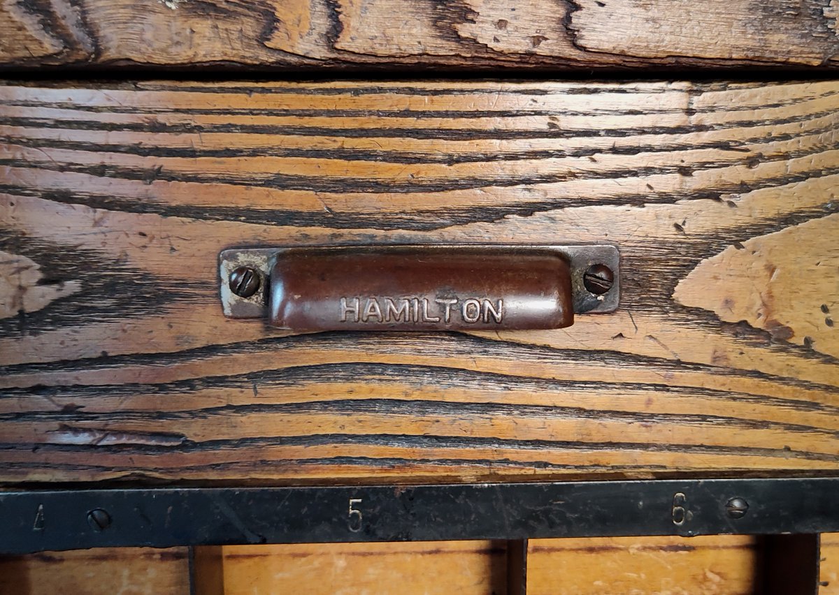 GetBackInc1's tweet photo. Vintage Industrial Kitchen Island / Cabinet

https://t.co/hSnnyMtUfa

#kitchenisland #kitchenislanddesign #hamiltonprinting #printerscabinet #oakcabinets #storagecabinet #castirontop #kitchendesign #restaurantdesign #cubbystorage #vintageindustrial #antique #antiques https://t.co/Jd8aVAiMy2