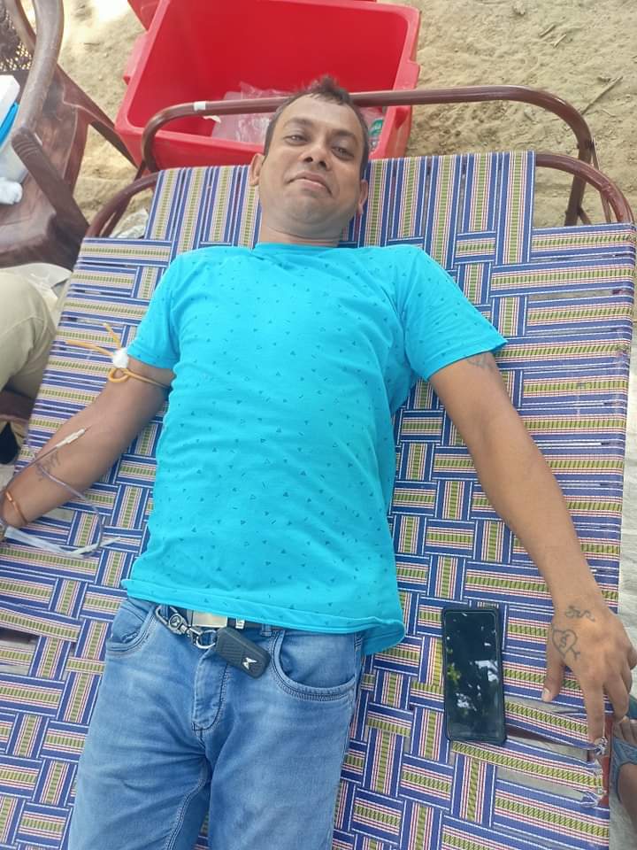 Pather_Disha's tweet photo. মালঞ্চা যুগযাত্রী ক্লাব ও পথেরদিশা ওয়েলফেয়ার ফাউন্ডেশন এর রক্তদান শিবিরে রক্তদাতার সংখ্যা 17 জন,সকল রক্তদাতাদের জানাই রক্তিম অভিনন্দন ও শুভেচ্ছা।রক্তদান শিবিরে উপস্থিত ছিলেন বালুরঘাটের BDO মাননীয় সম্বল ঝা মহাশয় এবং বালুরঘাট পঞ্চায়েত সমতির সভাপতি অরূপ সরকার মহাশয়।
23.09.2024 https://t.co/uPmVQlUtNa