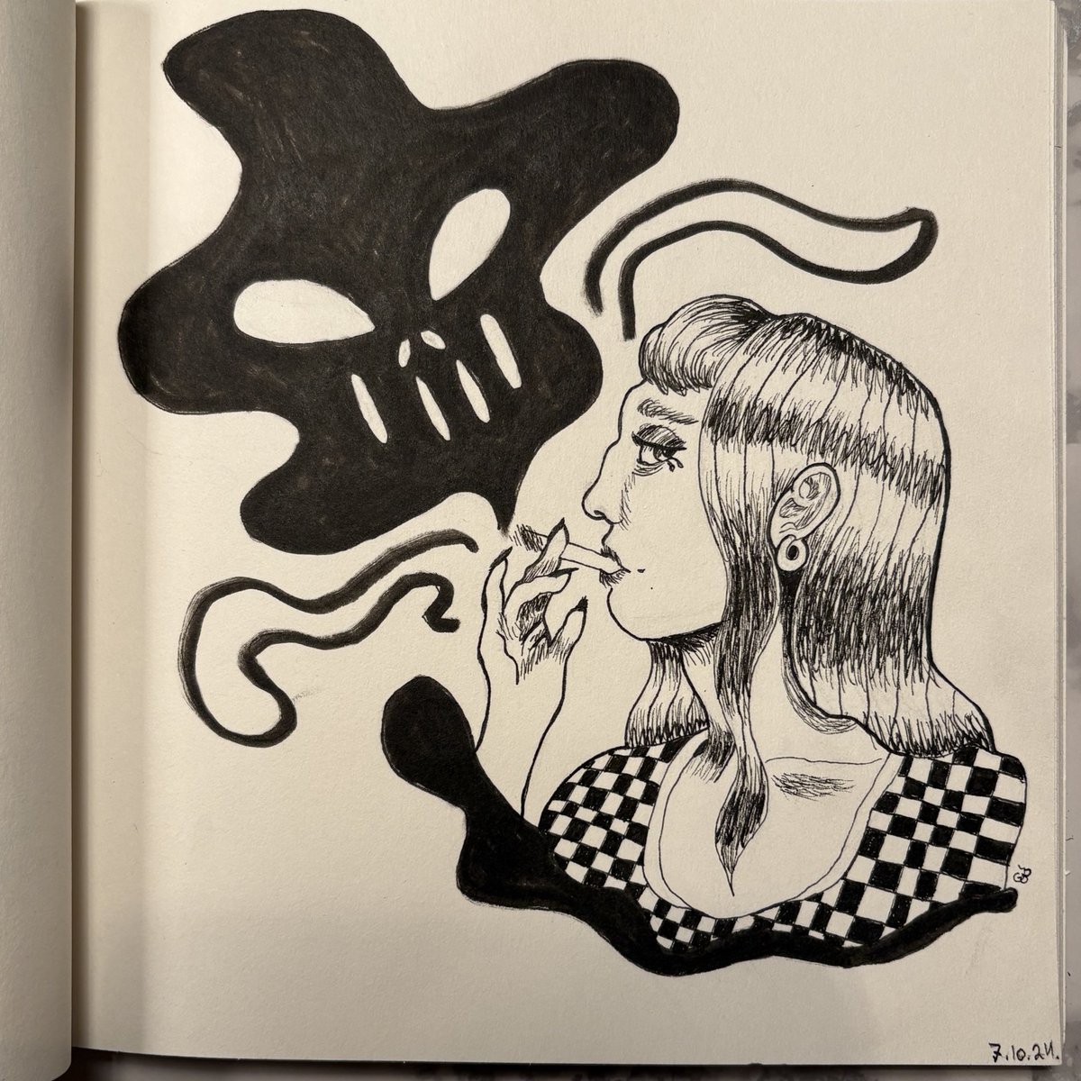 JulieAllNighter's tweet photo. Cigarettes 💀 https://t.co/leEeAQxl79