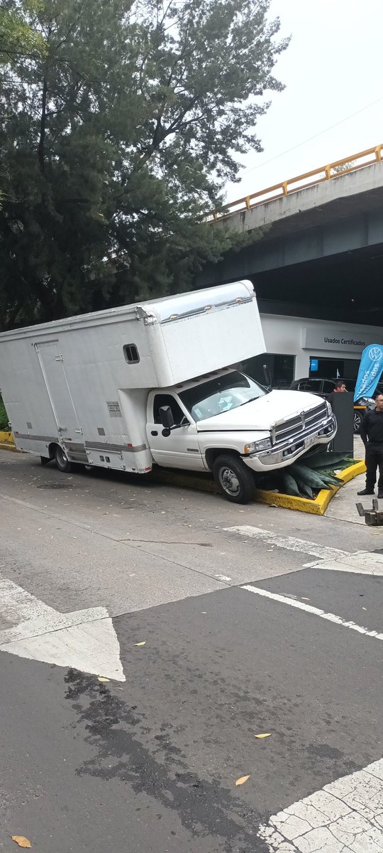 Lateral de Río churubusco esquina. Av mexico hacia Universidad  <a href="/MrElDiablo8/">JORGE BECERRIL JB/8</a>