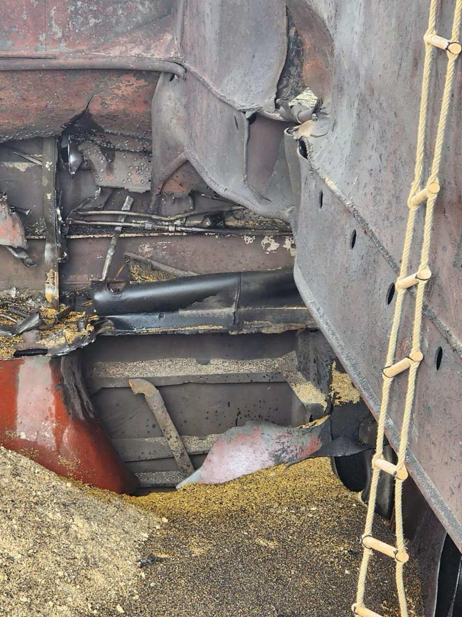kardinal691's tweet photo. Occupiers Attack #Yuzhny_Port, Damage Civilian Ship Under #St_Kitts and #Nevis Flag

As a result of the attack on the night of October 7, the civilian vessel #PARESA was damaged.

The vessel, which was carrying 6,000 tons of #Ukrainian corn for export, https://t.co/RY3Ifrq42C