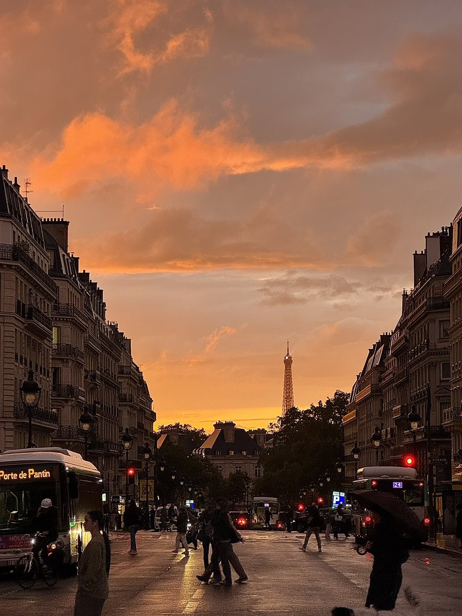 Ce soir rue Soufflot… magnifique coucher de soleil sur Paris.
