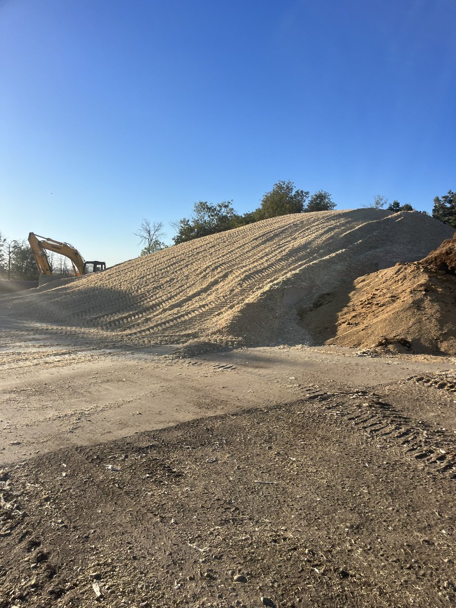 Looking to feed cattle. Willing to background or fatten. Good drainage and wind protection. We track everything w performance beef.  Earlage, silage, hay, wet cake and syrup. Pens are ready to fill    Thanks for shares. References availabe.   40 miles east of Aberdeen