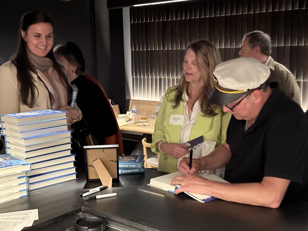 KCLSFoundation's tweet photo. We can’t stop talking about the delicious meal and energizing conversations we had at last Tuesday’s Author Salon at TOMO. The plates were works of art and it was an evening that will not soon be forgotten. https://t.co/MGWKyx7P28