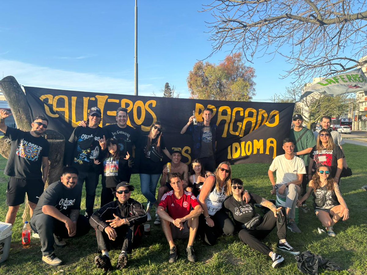 CallejerosBrag's tweet photo. "No empezar a dejar de pensar, que a las masas pensando no las vencerán jamás"! #DonOsvaldo #LaPlata https://t.co/QAGHq9gYu9