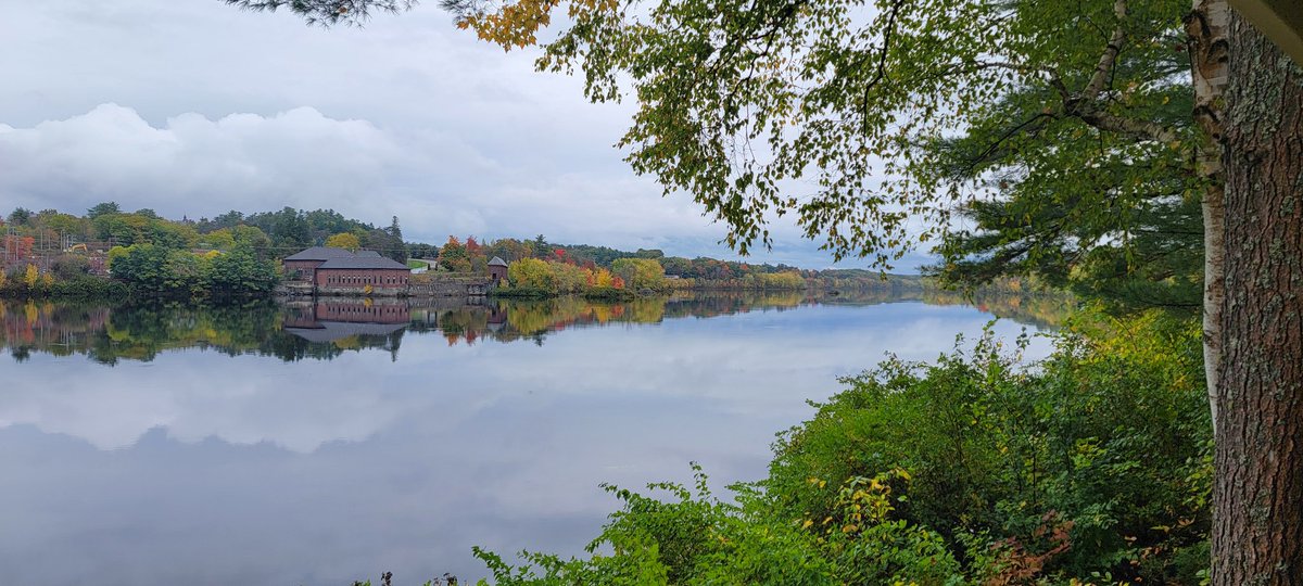 GSn04401's tweet image. Today's #adventureday kept us closer to home for a rainy walk along the Penobscot River.  Fall is here and it's fun to reflect on the changing of the seasons and look forward to Winter fun too! #getoutside #reflections #mainethings