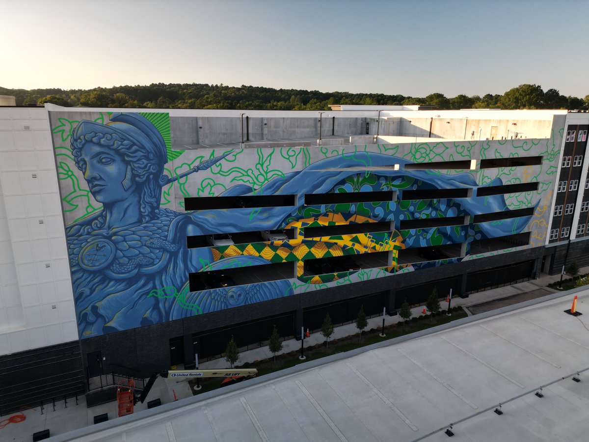 Gabriel Eng-Goetz just finished his new mural, “O Lófos,” on the 900 Willow parking deck. 😍

“My design celebrates Chapel Hill as a historic town steeped in world-class education and multiculturalism.”

Watch the timelapse: i.mtr.cool/icnjnpaxtv