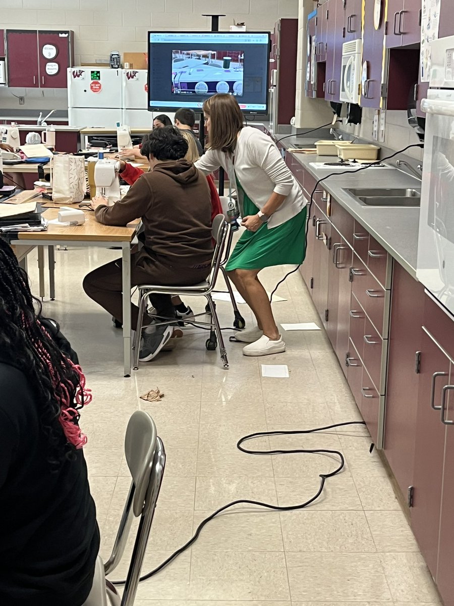 MrsBrothersAP's tweet photo. Creativity in action: our middle schoolers mastering the art of sewing, one stitch at a time! @WakefieldStrong @WakefieldMiddle @NorthernAreaWC https://t.co/HxJrYXjiMW