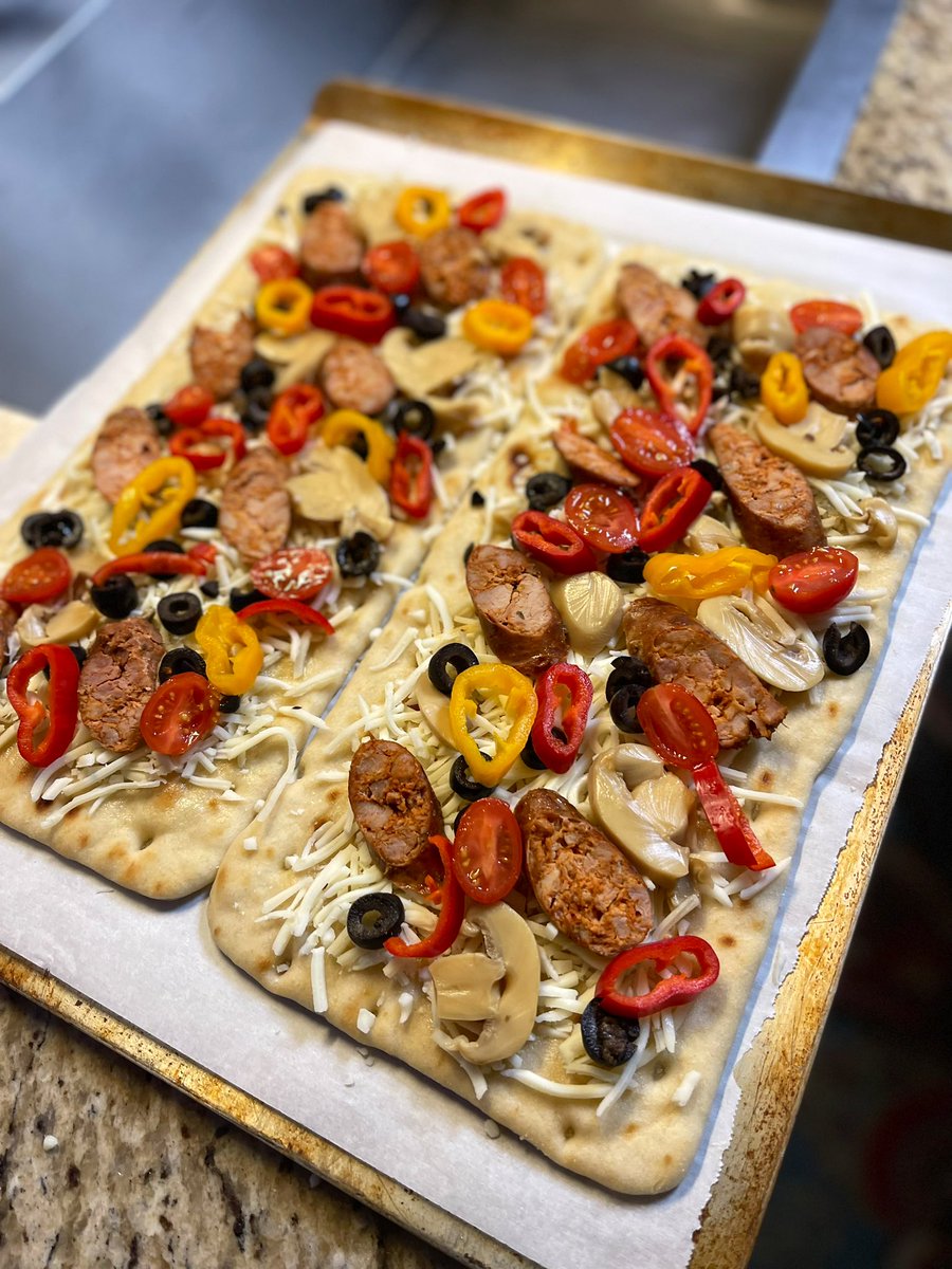HipHopChef360's tweet photo. Happy Birthday Mom π«Άπ½
#FlatbreadPizzas #Figs and #CeleryAndCarrots #Crudite π https://t.co/oj62DLol5V