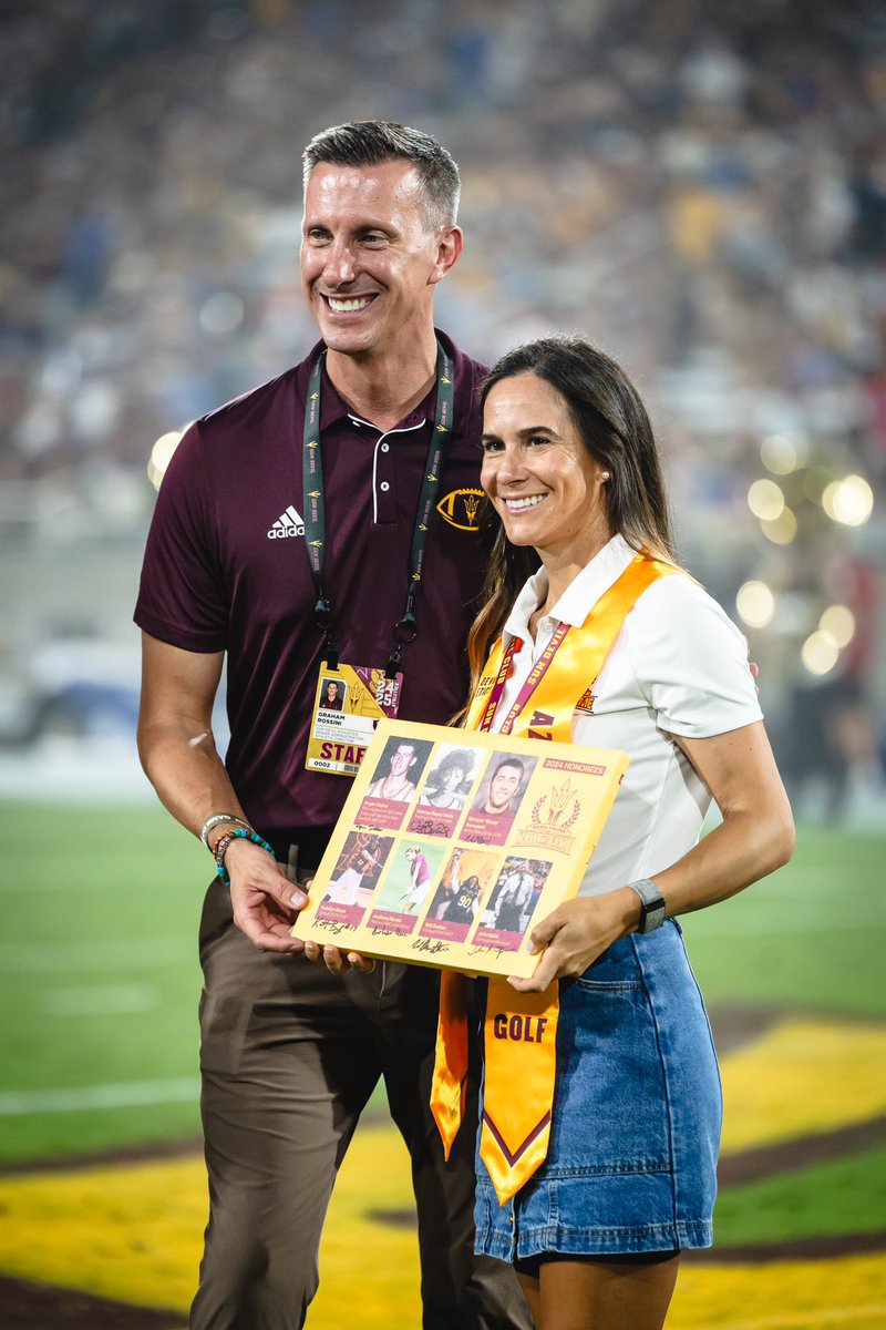 SunDevilWGolf's tweet image. Legendary Status 🫡

@SunDevilWGolf National Champion Azahara Munoz was honored at halftime of @ASUFootball’s win over Kansas as part of the 2024 @TheSunDevils Hall of Fame Class 😈

@AzaharaGOLF /// #SunDevilForLife