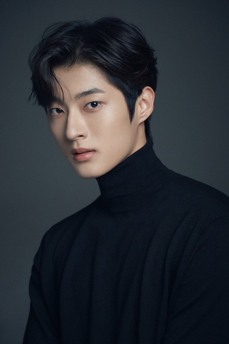 kbsworld_enter's tweet photo. “신예 백선호, CJ ENM 드라마 프로젝트
‘수령인’ 성서준 역 캐스팅!“
백선호, ‘수령인’ 청춘 배우들의 만남, 강신-조준영-노종현과 호흡!
훈훈한 모범생 고등학생 → 어둡고 냉소적인 인물 ‘성서준’ 역 캐스팅!

[사진 제공 = 씨제스 스튜디오]

#백선호 #BaekSunho https://t.co/Ppf2vqzpMW