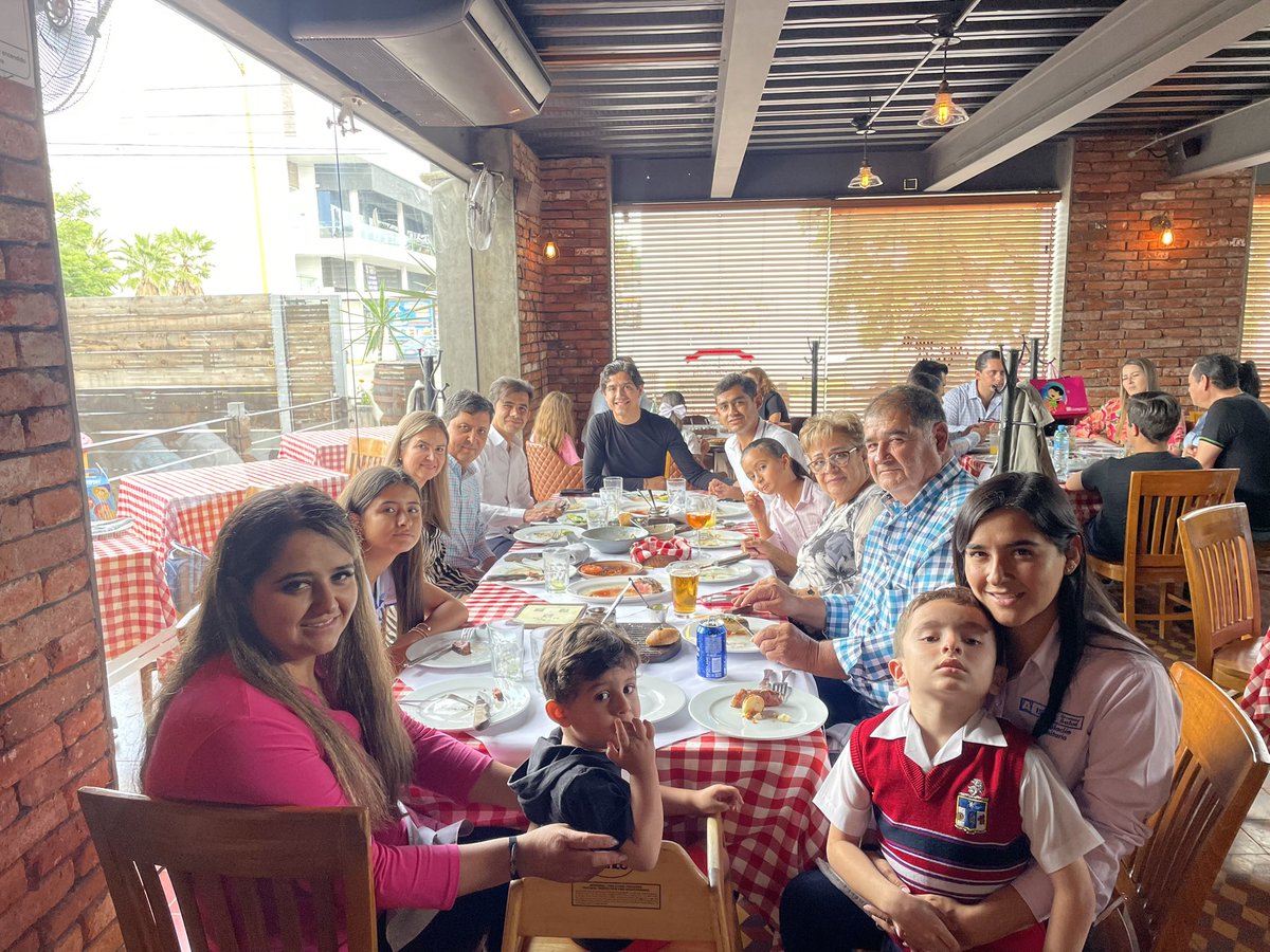 La familia es mi más grande tesoro !!! Hoy se cumplen 27 primaveras.