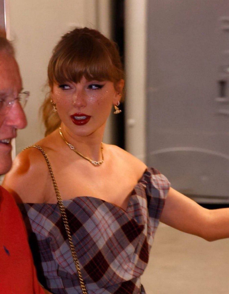 Swiftiesmafia's tweet image. Amazing Makeup 💄 #taylorswift #tayvis #swifttok #kcchiefs #traviskelce