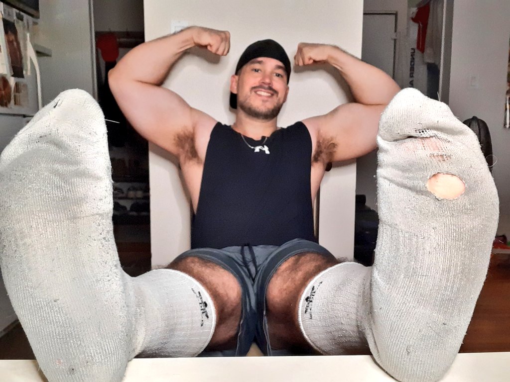 colecolossus's tweet photo. Hope all my stinkpigs are having a smelly socktober! Been wearing these Adidas socks all week and they're rancid AF. Working out in them, hitting cardio twice a day with em, and using them as a cum rag at night. Would you sniff them? 👃 https://t.co/CL0Wt6g7td