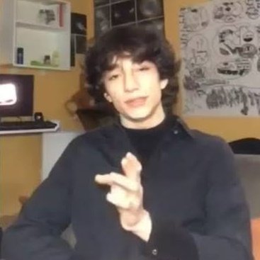 Katil Semih Çelik'in annesi: 

"Keşke ben ölseydim de o kızlar ölmeseydi.

Ben pandemi sürecinde oğlumu kaybettim. Ne olduysa pandemi sonrası odasına kapanınca oldu. Defalarca hastaneye götürdüm, doktor doktor gezdirdim hepsi kayıtlarda vardır. İyi bu çocuk ergenlik psikolojisi