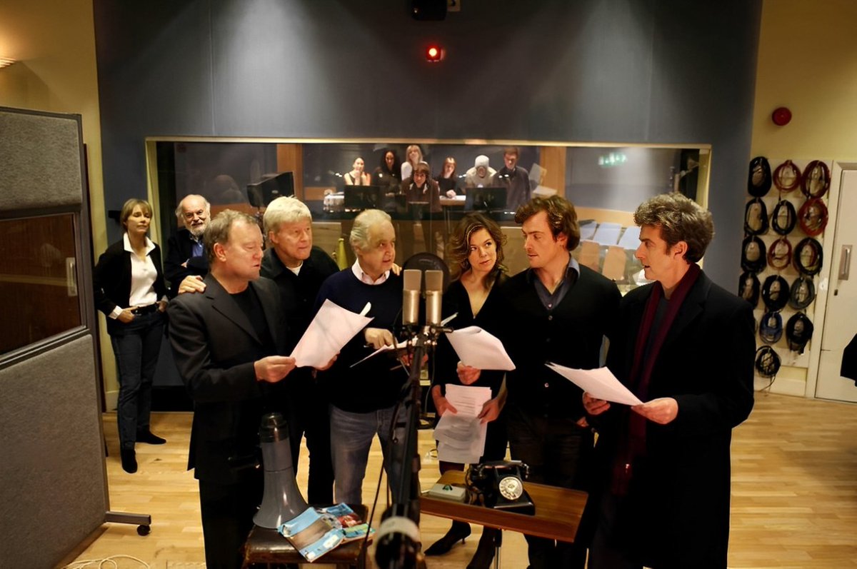 JALERYSHernand5's tweet photo. Photo Section In DR. NO, Audio being recorded for the BBC Studio In 2007 Behind The Scenes🔥#BBCOne #BBCStudio #PeterCapaldi #BehindTheScenes https://t.co/utgy5yOvTS