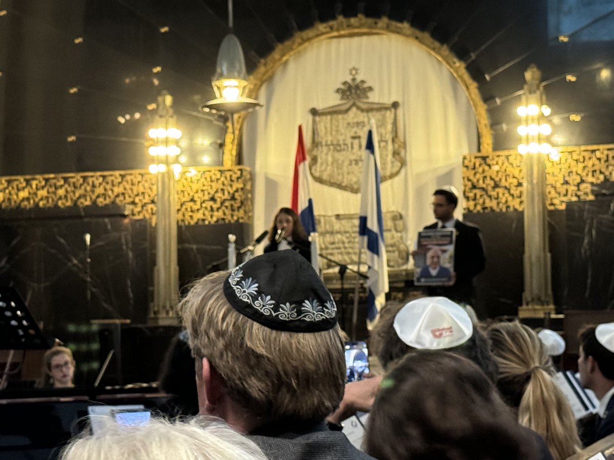RPlasterk's tweet photo. Kleindochter vertelde vanavond over haar 86-jarige grootvader die de Holocaust heeft overleefd en nu precies een jaar gegijzeld is door Hamas. Er is echt zoiets als goed en kwaad. https://t.co/RWlvR9p3Bx