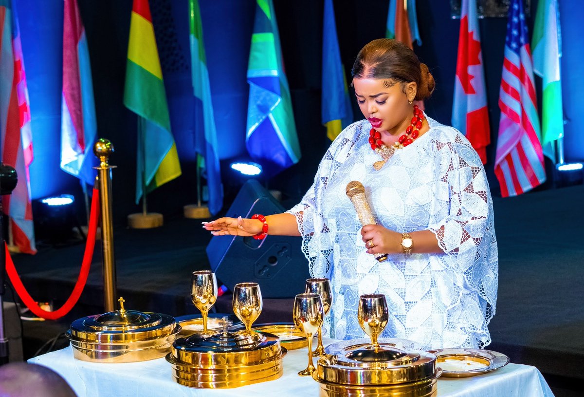 RevLucyNatasha's tweet photo. HOLY COMMUNION
There’s power in Holy Communion because there’s power in the Blood of Jesus. Power over 3S’s:
1.Sin
2.Sickness
3.Satan
#MiracleMondayService https://t.co/t3fQ5kHaBJ
