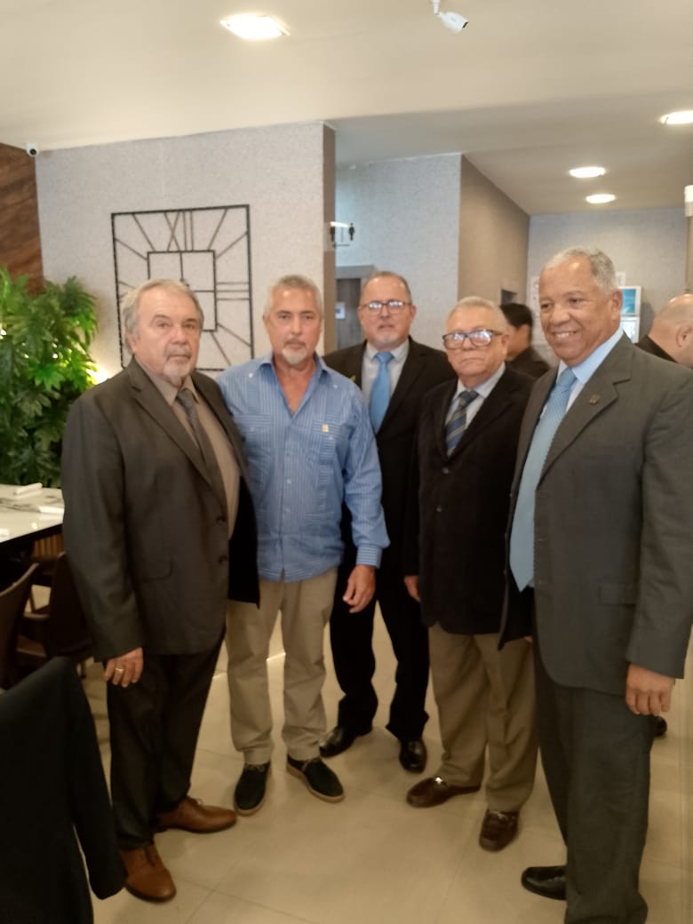 FedecamarasMon's tweet photo. #FedecamarasMonagas. 
Éste #4DeOctubre el Presidente de FEDECÁMARAS ADÁN CELIS otorgó botón de oro al Empresario FERNANDO FRIAS, como condecoración y reconocimiento por su excelente labor frente a FEDECAMARAS MONAGAS en los períodos 2019-2022/2022-2024, impulsando el desarrollo. https://t.co/6qYMWTdXVc