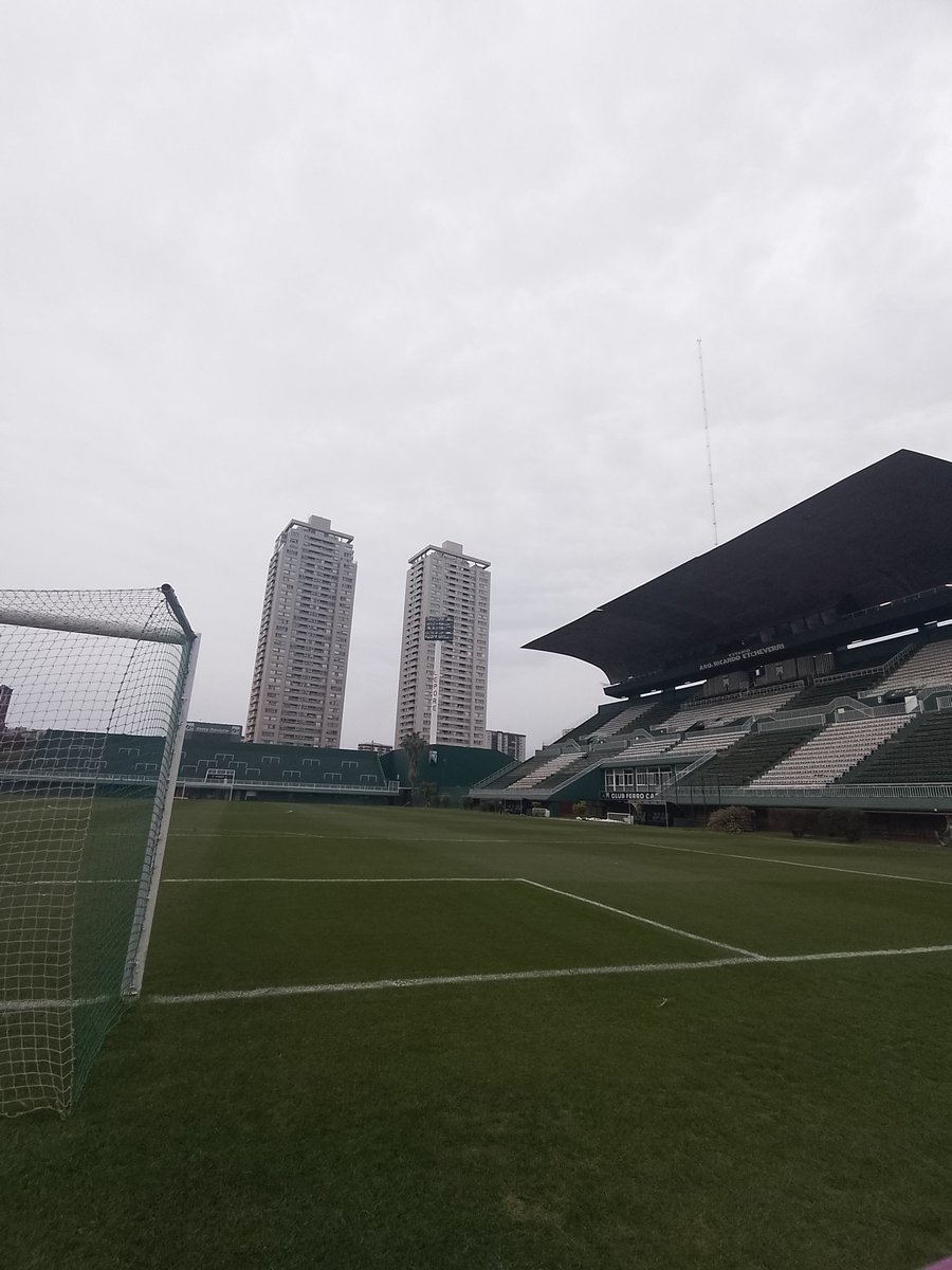 ElShowdeFerro's tweet photo. 《#Ferro vs #NuevaChicago》
Ya estamos en Caballito. A las 20:10hs #JuegaFerro por la #Fecha35 de la #ZonaA de la #PrimeraNacional. https://t.co/XbAAtHV6rA