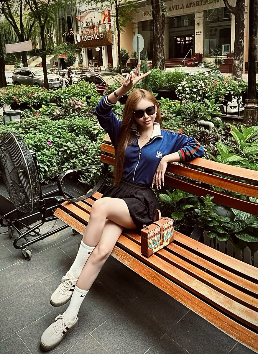 KhuCt2's tweet photo. Thích em là từ đầu câu 
Muốn tán em , yêu cầu đầu tư !!! https://t.co/oeDDZILNMh