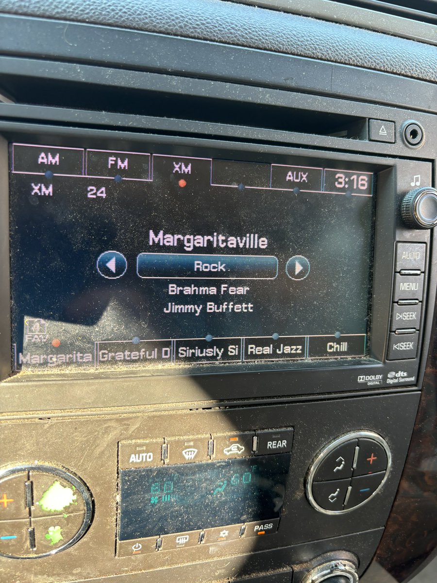 Somewhere_Hot's tweet photo. JD ending this afternoons Buffett Buffet with some 🔥 #quite immobile https://t.co/JiL49ZBCJD
