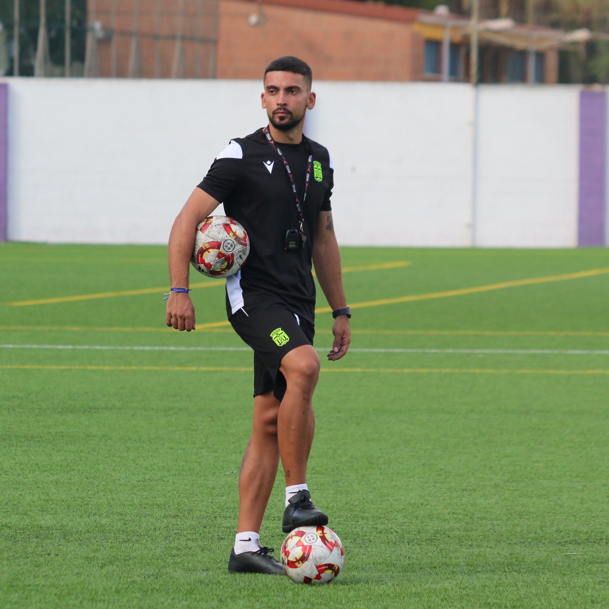 OFICIAL | El FC Cartagena anuncia la incorporación de <a href="/Josema_Ros17/">Josema Ros</a> como preparador físico del filial albinegro.
El nuevo miembro del staff técnico de Pepe Aguilar cuenta con experiencia en el Bala Azul, Totana o Leganés.
#BienvenidoJosema