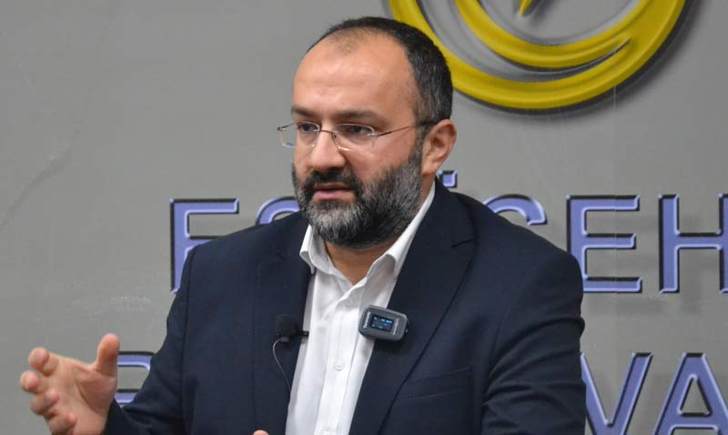 mahfildijital's tweet photo. Yazar Taha Kılınç:

Cihadın tanımını son zamanlarda neredeyse “sabah namazına kalkmak cihaddır” noktasına kadar gevşetmiştik. Aksa Tufanı bize cihadın en gerçek ve somut biçimde nasıl yapılacağını gösterdi. https://t.co/QwmqFJKWZU