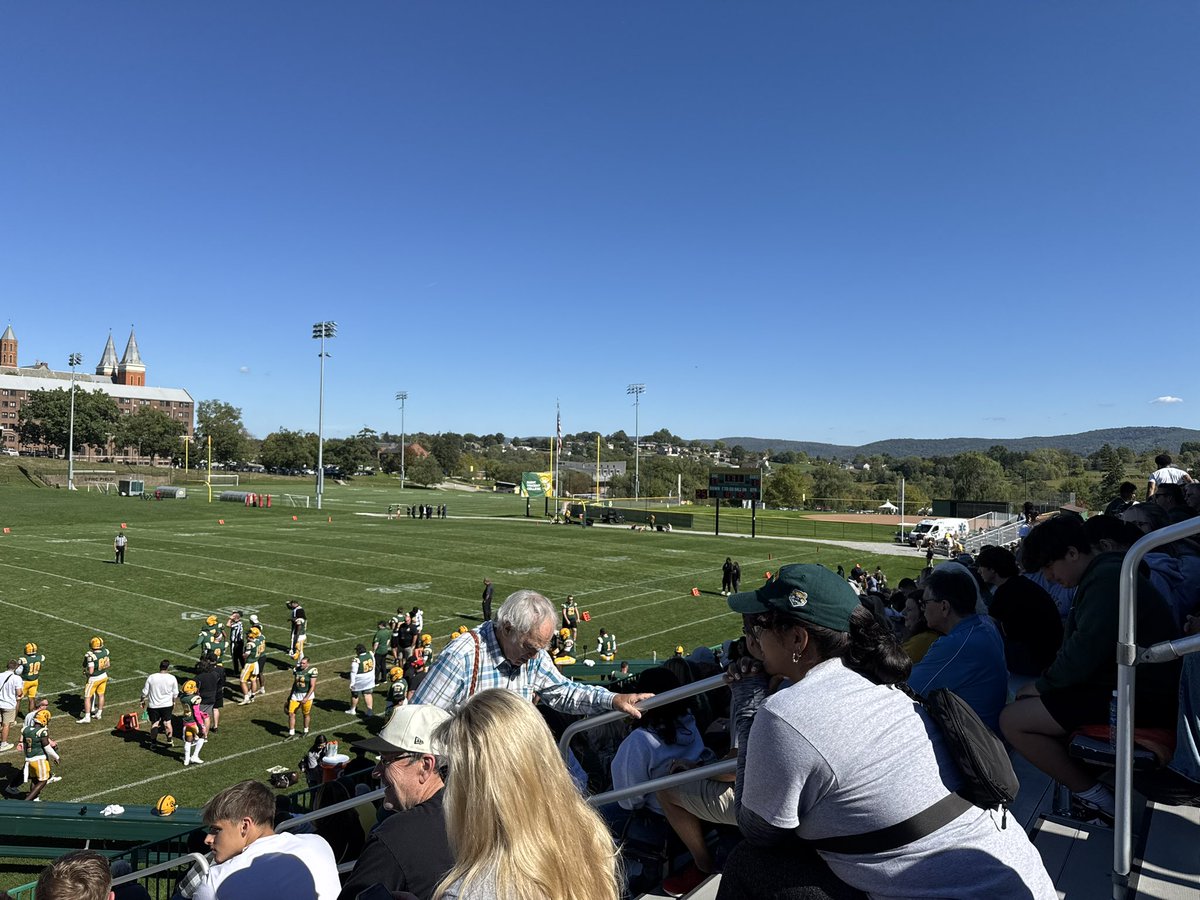 Thanks to <a href="/CoachSmetanka/">Aaron Smetanka</a> and <a href="/CoachJohnstonOL/">Chace Johnston</a> for inviting me out to Saint Vincent for a gameday visit last Saturday! Had lots of fun exploring campus and watching the Bearcats compete