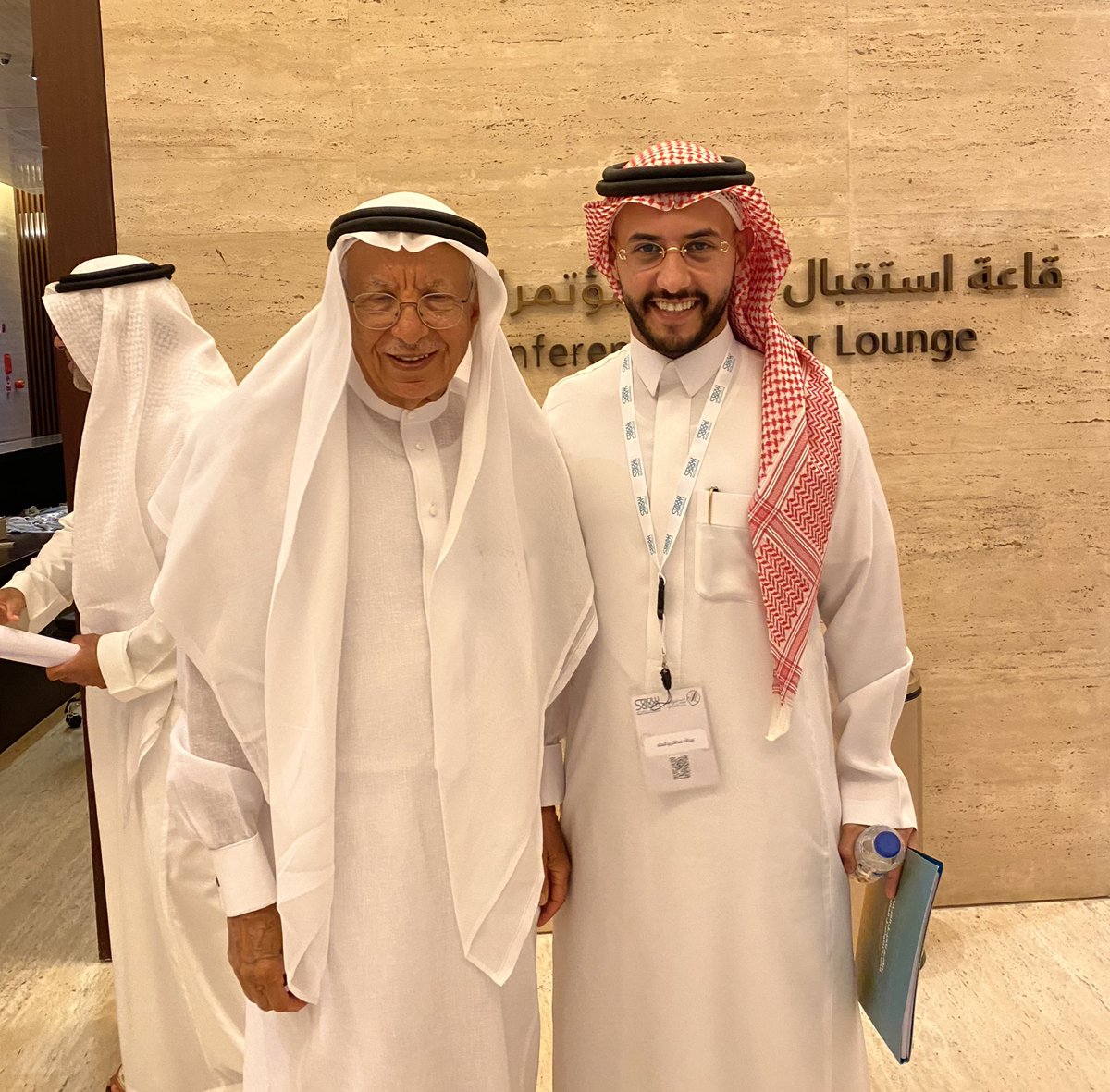 akanamlah's tweet photo. "جالس أهل العلم، تأخذ من علمهم"

لقاء مثري مع سعادة د.عبدالله القويز @akuwaiz على محاضرته الملهمة التي شاركنا فيها خبراته القيمة في السلك الدبلوماسي والاقتصادي
كانت رؤيته وتجربته مصدر إلهام لنا جميعاً
شاكر و مقدر وقتكم الثمين، داعين المولى عز وجل أن ي��فقكم ويمتعكم بالصحة والعافية https://t.co/d3vm3shLB4