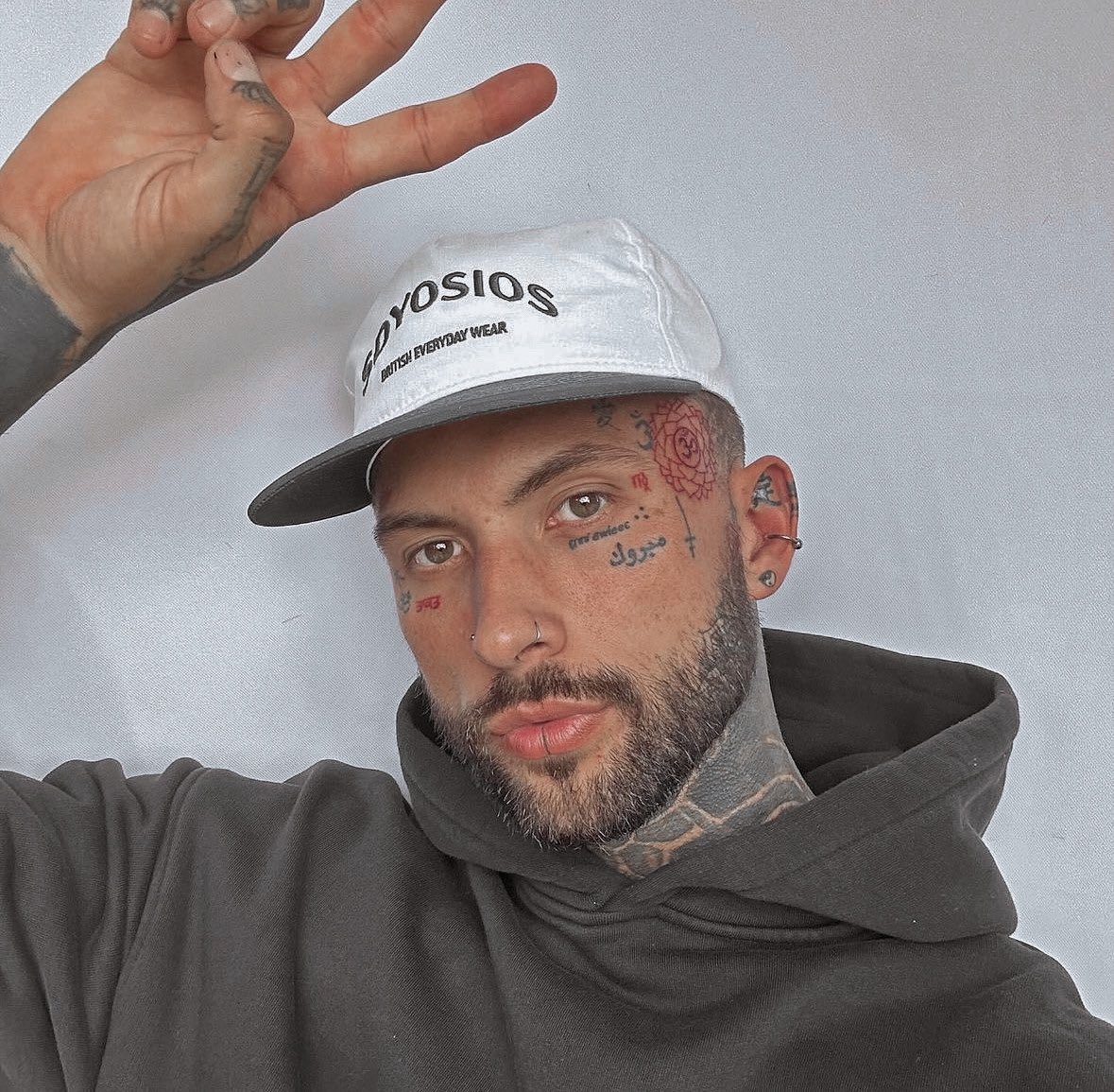 nfabbrixx's tweet image. ͏͏

͏
⠀⠀⠀⠀⠀ ⠀⠀ 𝕭𝐔́𝐒𝐐𝐔𝐄𝐃𝐀 

       —— akeem bouazza  
       —— hermano mayor de neri
       —— marroquí
       —— 25-28
       —— fc libre elección 

⠀⠀⠀        𝙢𝙖́𝙨 𝙞𝙣𝙛𝙤 𝙥𝙤𝙧 𝙢𝙙
⠀⠀⠀        𝙖𝙮𝙪𝙙𝙖 𝙘𝙤𝙣 𝙪𝙣 𝙧𝙩 
⠀