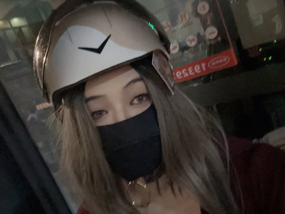 Roslyn19 tweet media