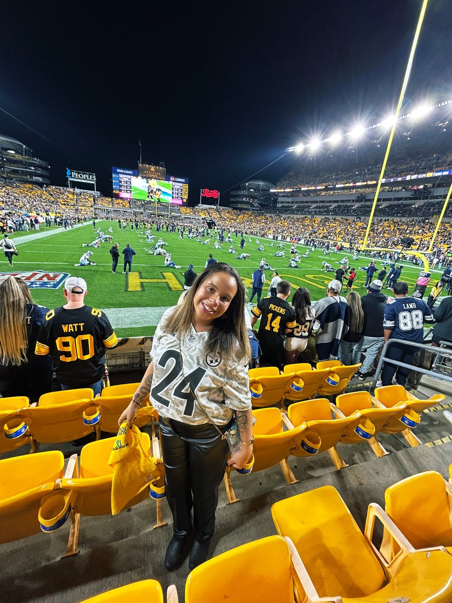 Markie 🌸 tweet media