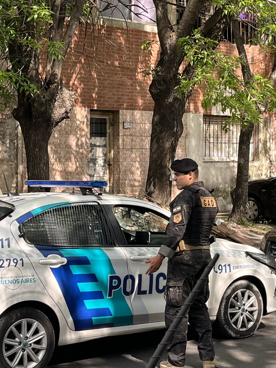 Ayer fue la 1era. vez en la historia de la <a href="/ucr_comitelanus/">UCRlanus</a> que en una interna radical se envían fuerzas de seguridad. No sabemos a controlar qué ni porqué. Con los problemas de inseguridad que hay en la Provincia, este oficialismo partidario destinó tiempo y recursos públicos ➡️