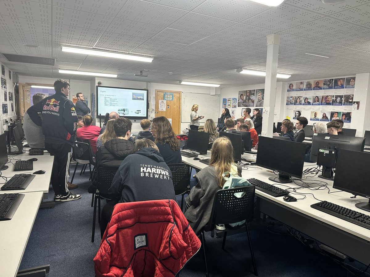 ygs_computing's tweet image. A full house for our Berlin trip parent information evening tonight #berlin #digitaltechnology #computerscience #businessstudies #ontour @YsgolGreenhill #SixthForm