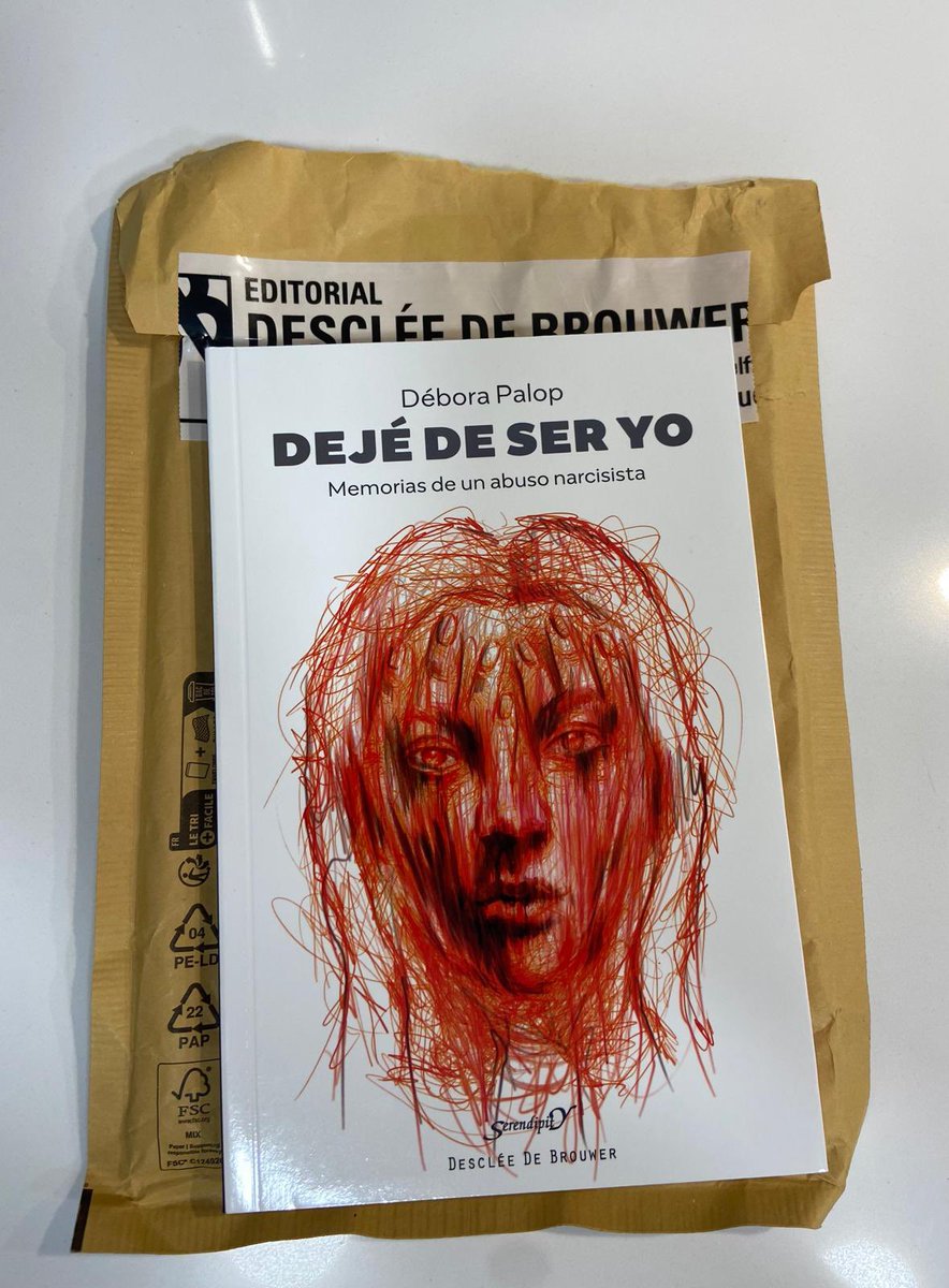 Escribir un libro no es fácil, pero vivirlo menos todavía.
Pronto contaré más cositas, de momento le robo esta foto al escritor del epílogo <a href="/JoseLorent/">JLorente</a> 

Gracias infinitas a mi editorial <a href="/EdDesclee/">Editorial Desclée</a> 🤍